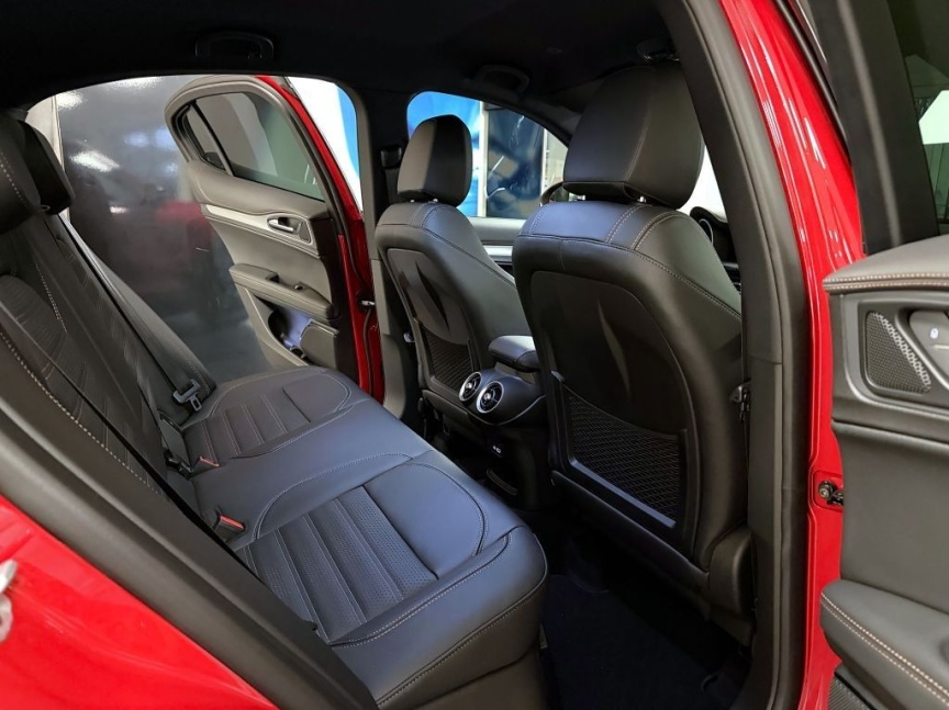 Alfa Romeo Stelvio 2.0 T 280k AT8 ZF Q4 4x4 Intensa *897 m*