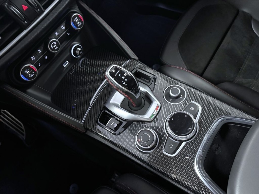 Alfa Romeo Stelvio 2.0 T 280k AT8 ZF Q4 4x4 Veloce TI