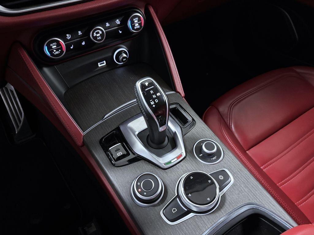 Alfa Romeo Stelvio 2.0T 200k AT8 ZF Q4 4x4 TI, reg. 10/2021