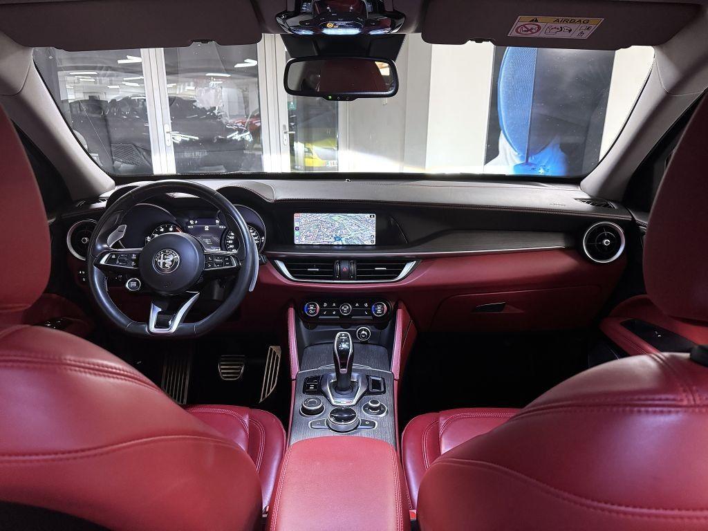 Alfa Romeo Stelvio 2.0T 200k AT8 ZF Q4 4x4 TI, reg. 10/2021