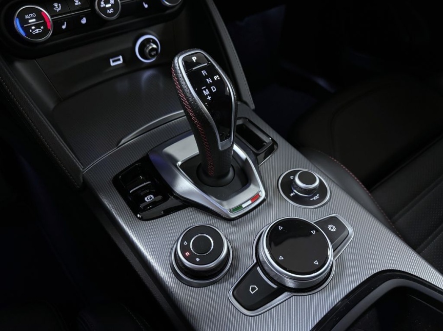 Alfa Romeo Stelvio 2.0T 280k AT8 ZF Q4 4x4 Competizione
