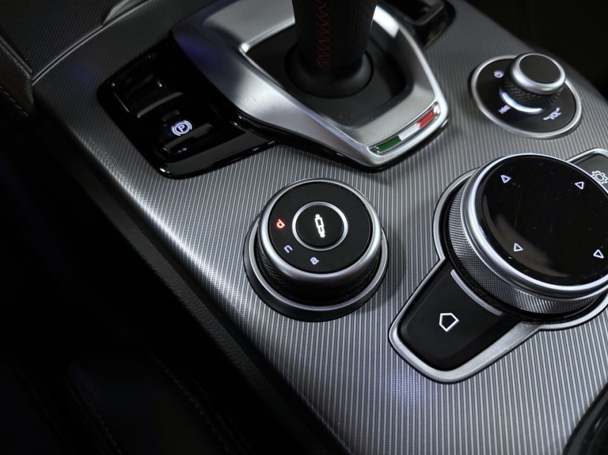 Alfa Romeo Stelvio 2.0T 280k AT8 ZF Q4 4x4 Competizione