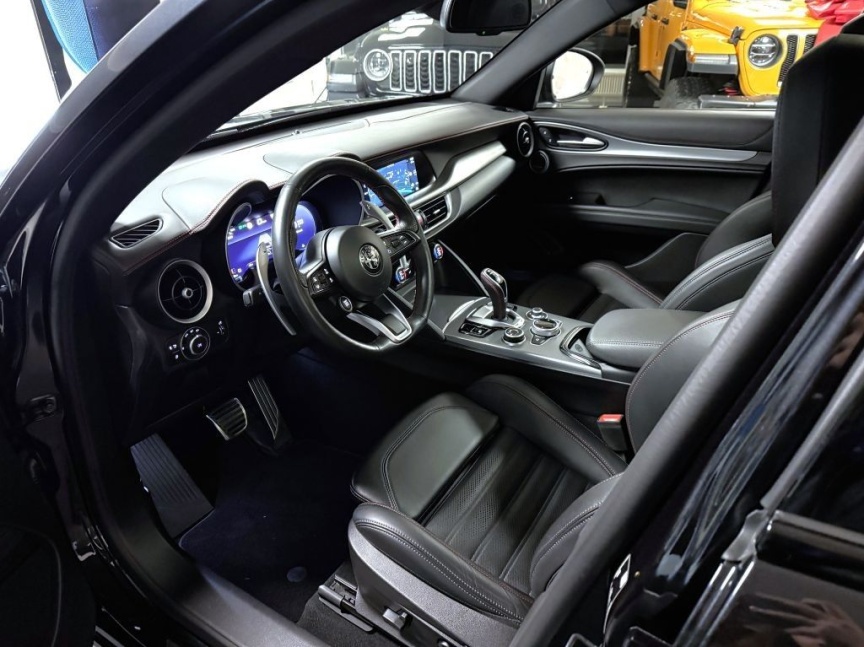 Alfa Romeo Stelvio 2.0T 280k AT8 ZF Q4 4x4 Competizione