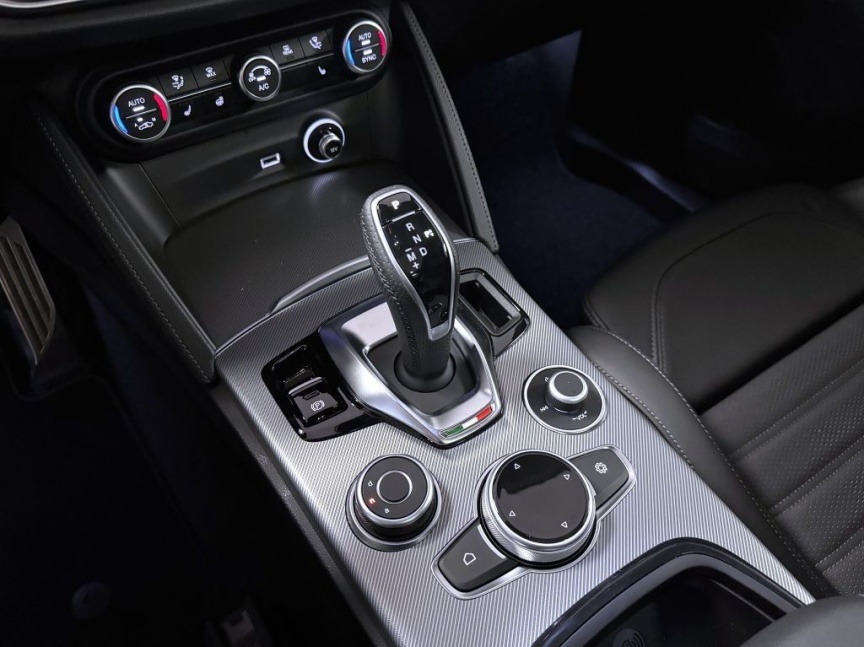 Alfa Romeo Stelvio 2.0T 280k AT8 ZF Q4 4x4 Veloce *401 m*