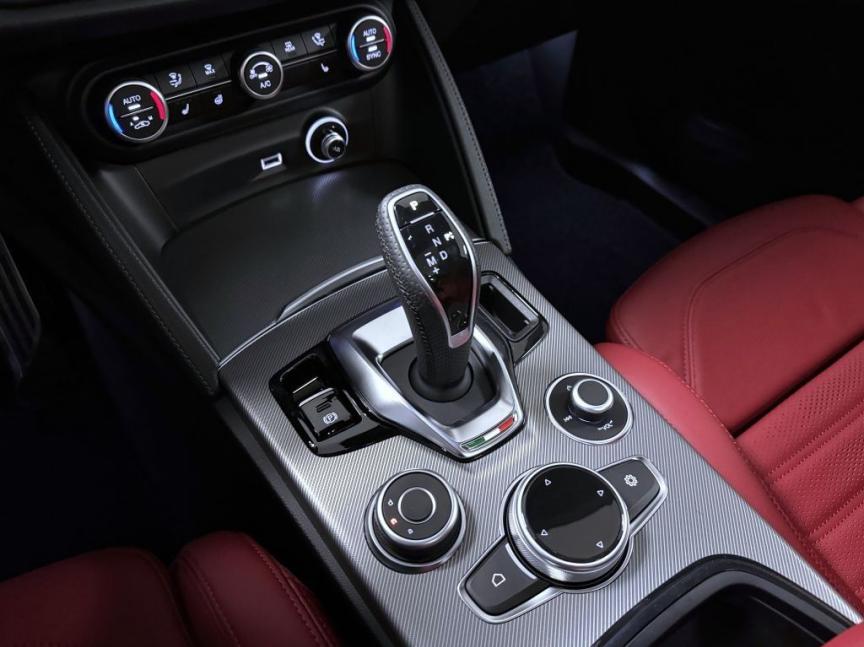 Alfa Romeo Stelvio 2.0T 280k AT8 ZF Q4 4x4 Veloce *693* k