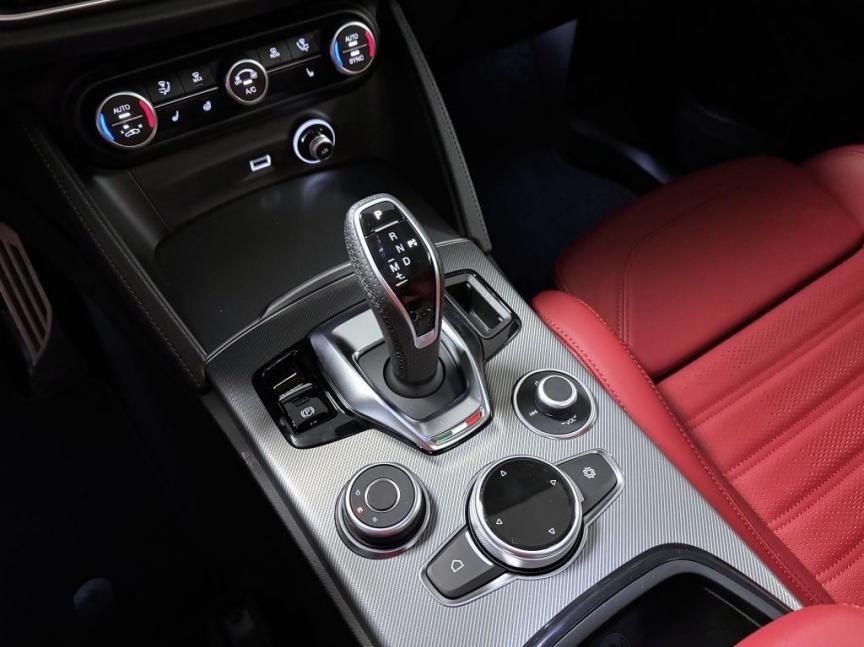 Alfa Romeo Stelvio 2.0T 280k AT8 ZF Q4 4x4 Veloce *762* k