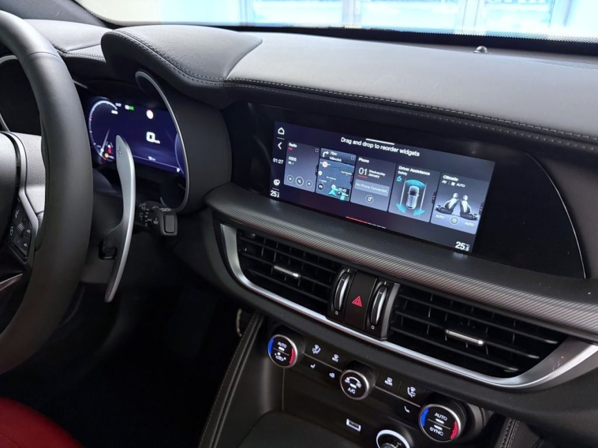 Alfa Romeo Stelvio 2.0T 280k AT8 ZF Q4 4x4 Veloce *811*