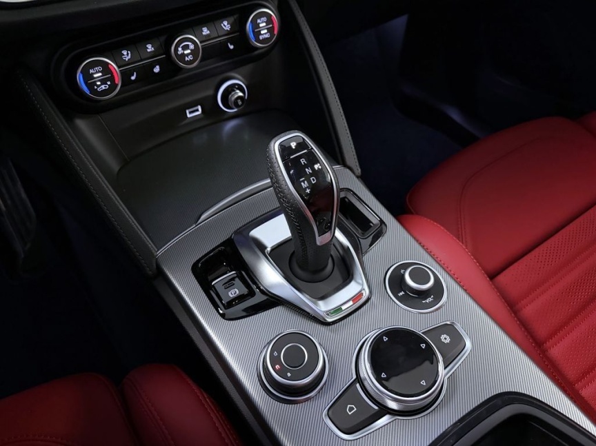 Alfa Romeo Stelvio 2.0T 280k AT8 ZF Q4 4x4 Veloce *811*