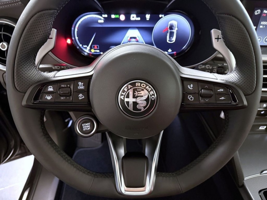 Alfa Romeo Stelvio 2.0T 280k AT8 ZF Q4 4x4 Veloce *811*