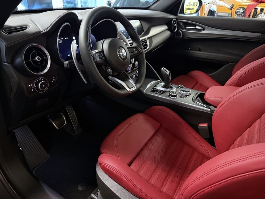 Alfa Romeo Stelvio 2.0T 280k AT8 ZF Q4 4x4 Veloce *811*