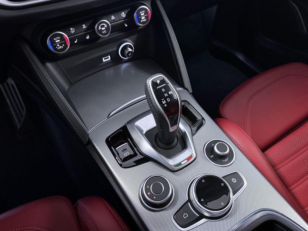 Alfa Romeo Stelvio 2.0T 280k AT8 ZF Q4 4x4 Veloce, reg. 02/2023
