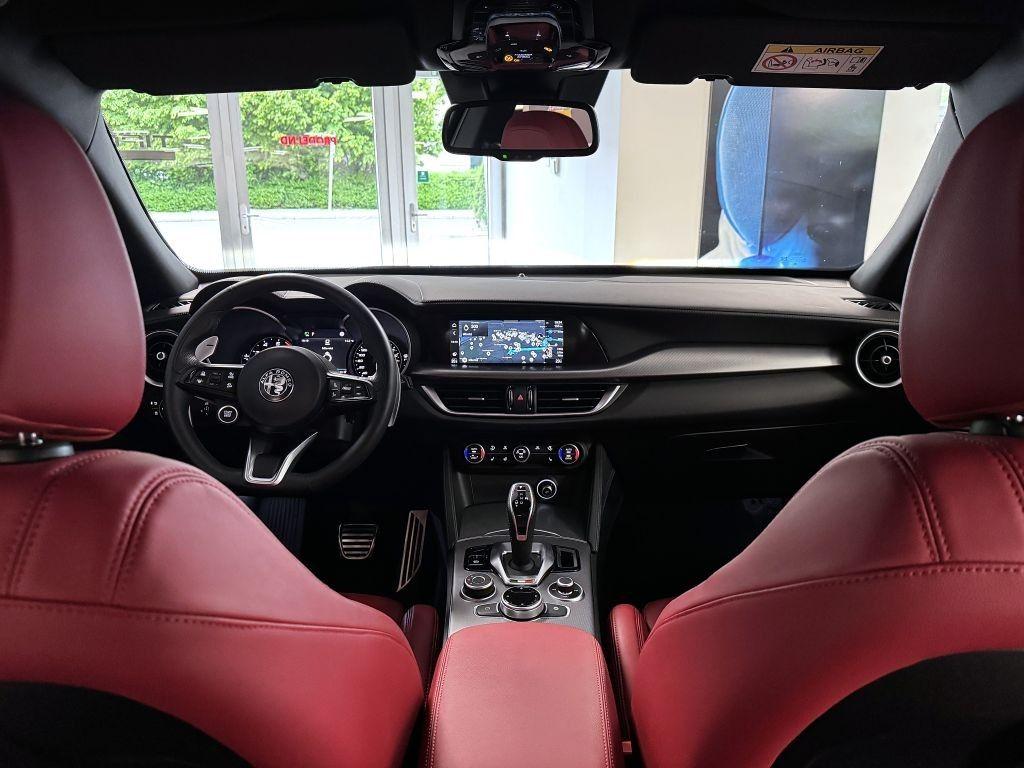 Alfa Romeo Stelvio 2.0T 280k AT8 ZF Q4 4x4 Veloce, reg. 02/2023