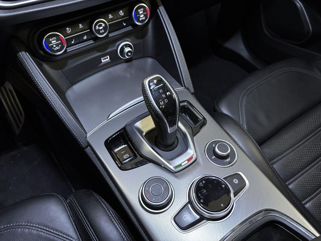 Alfa Romeo Stelvio 2.0T 280k AT8 ZF Q4 4x4 Veloce, reg. 05/2020