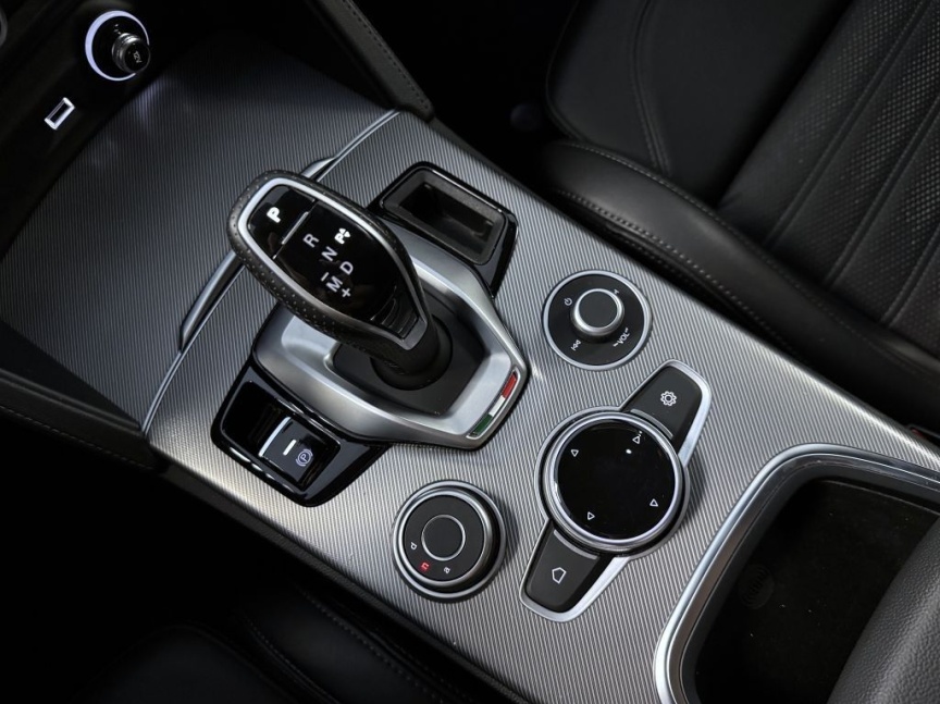 Alfa Romeo Stelvio 2.0T 280k AT8 ZF Q4 4x4 Veloce