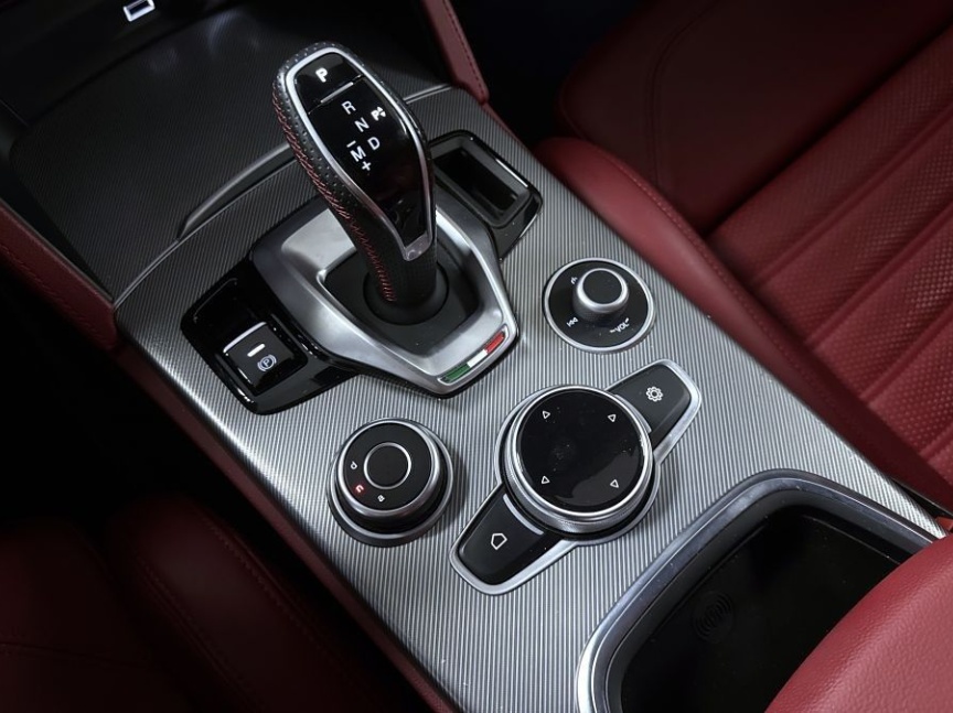 Alfa Romeo Stelvio 2.0T 280k AT8 ZF Q4 4x4 Veloce