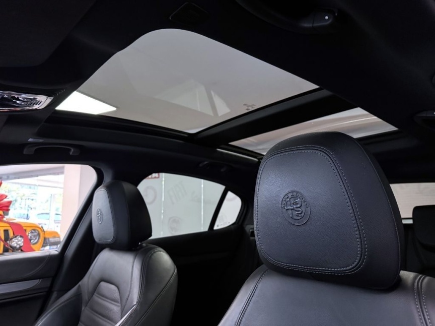 Alfa Romeo Stelvio 2.0T 280k AT8 ZF Q4 4x4 Veloce
