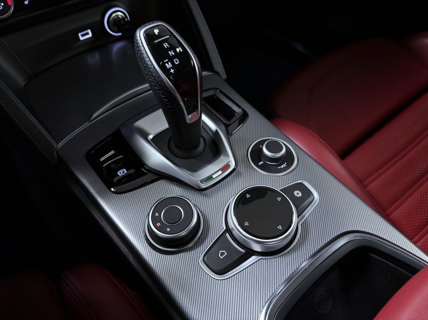 Alfa Romeo Stelvio 2.0T 280k AT8 ZF Q4 4x4 Veloce