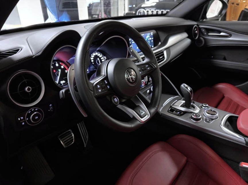 Alfa Romeo Stelvio 2.0T 280k AT8 ZF Q4 4x4 Veloce