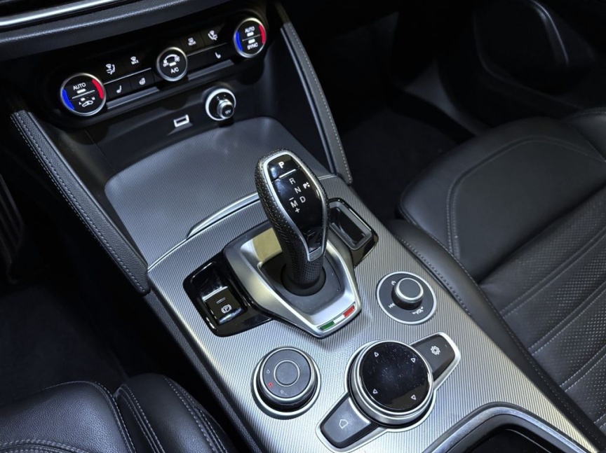 Alfa Romeo Stelvio 2.0T 280k AT8 ZF Q4 4x4 Veloce