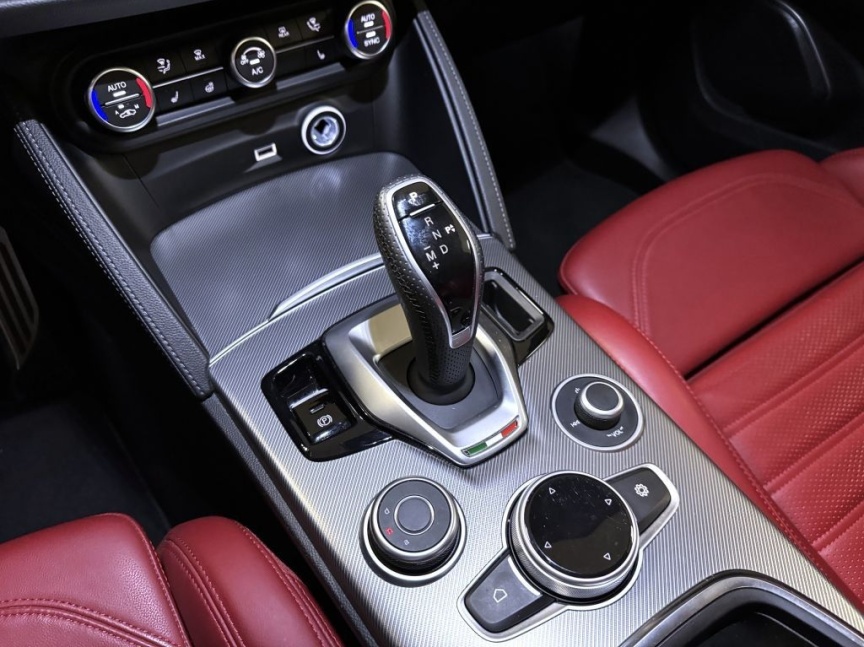 Alfa Romeo Stelvio 2.0T 280k AT8 ZF Q4 4x4 Veloce