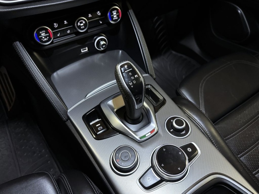 Alfa Romeo Stelvio 2.0T 280k AT8 ZF Q4 4x4 Veloce