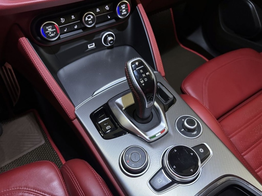 Alfa Romeo Stelvio 2.0T 280k AT8 ZF Q4 4x4 Veloce