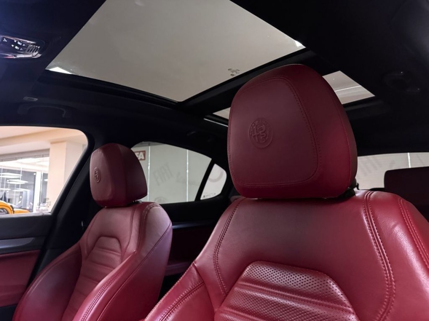 Alfa Romeo Stelvio 2.0T 280k AT8 ZF Q4 4x4 Veloce