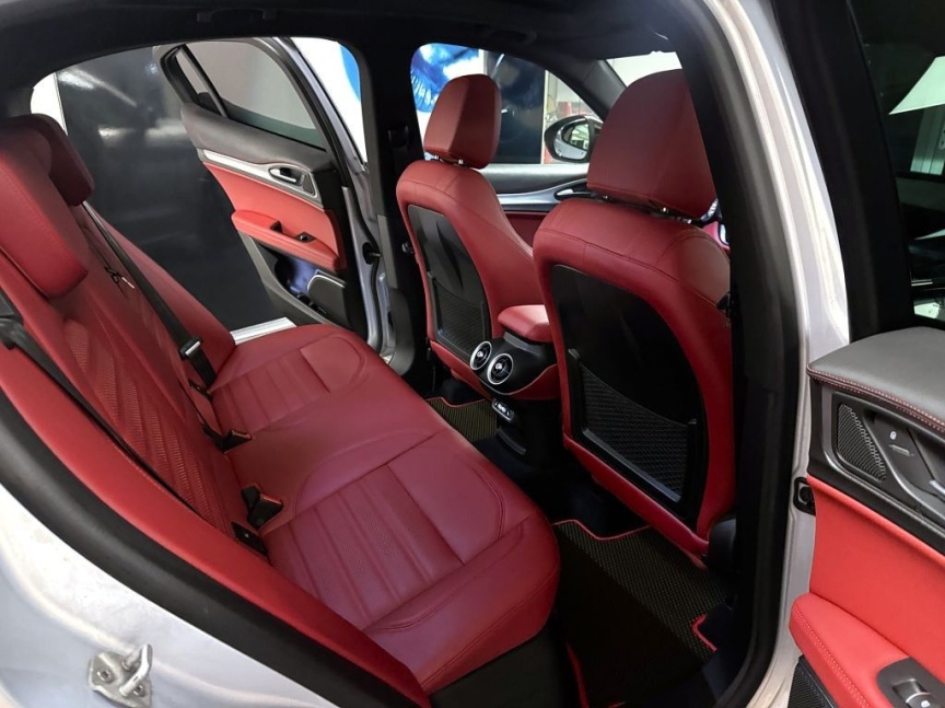 Alfa Romeo Stelvio 2.0T 280k AT8 ZF Q4 4x4 Veloce