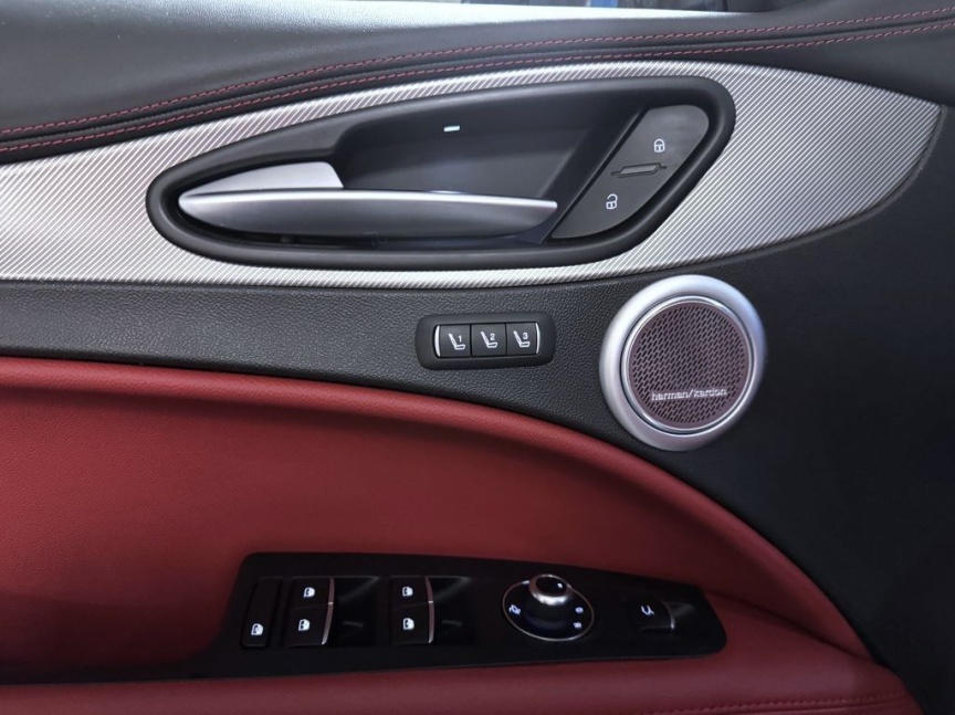 Alfa Romeo Stelvio 2.0T 280k AT8 ZF Q4 4x4 Veloce