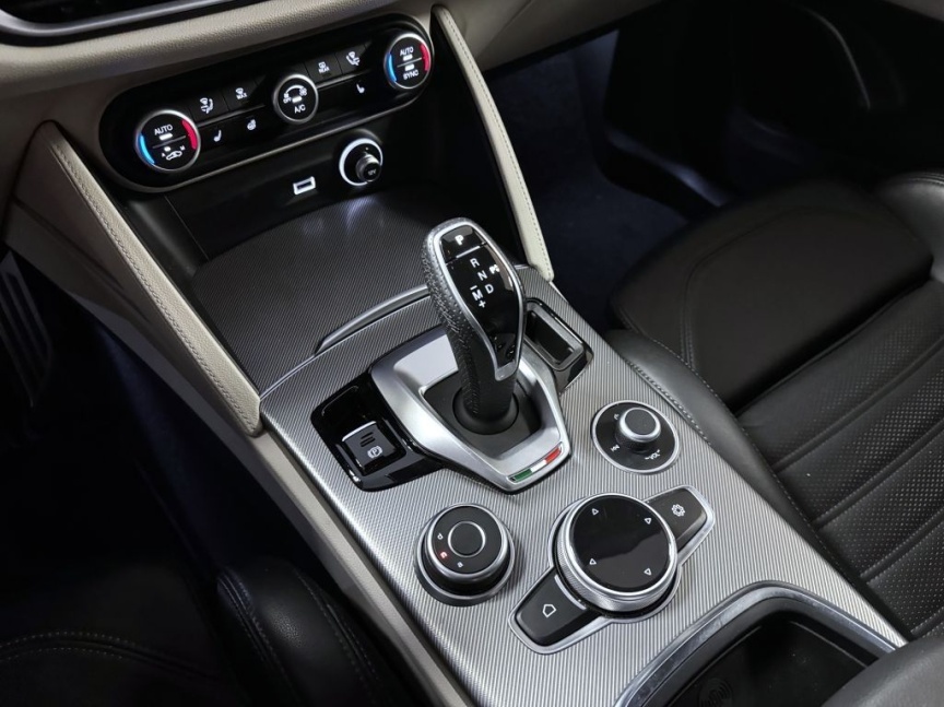 Alfa Romeo Stelvio 2.0T 280k AT8 ZF Q4 4x4 Veloce