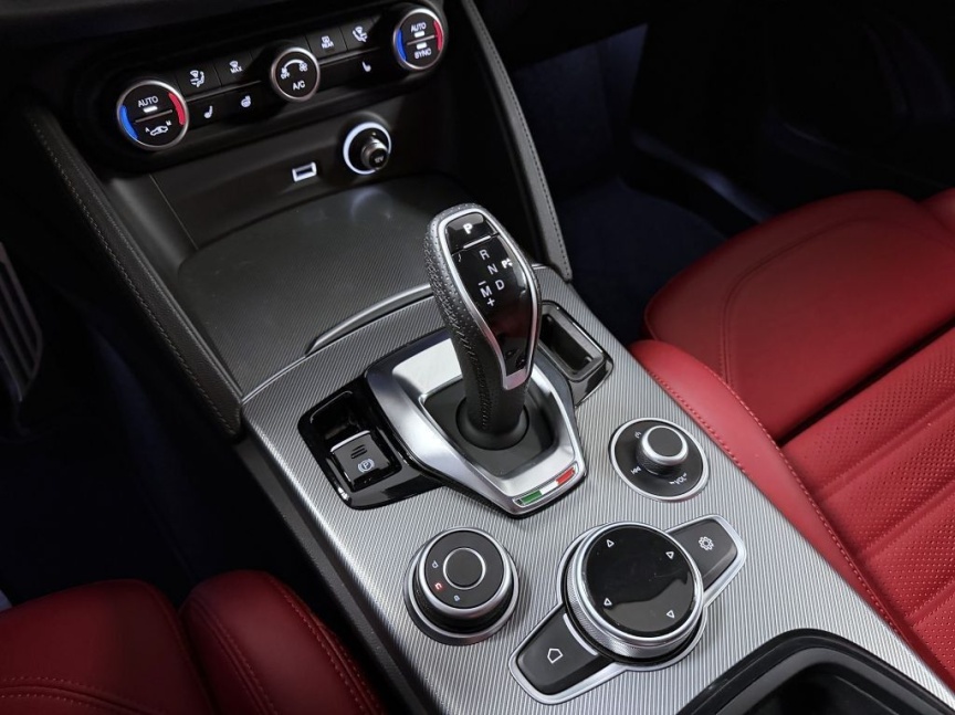 Alfa Romeo Stelvio 2.0T 280k AT8 ZF Q4 4x4 Veloce