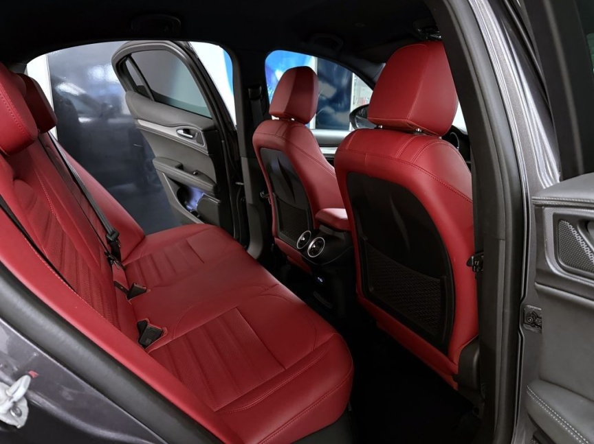 Alfa Romeo Stelvio 2.0T 280k AT8 ZF Q4 4x4 Veloce