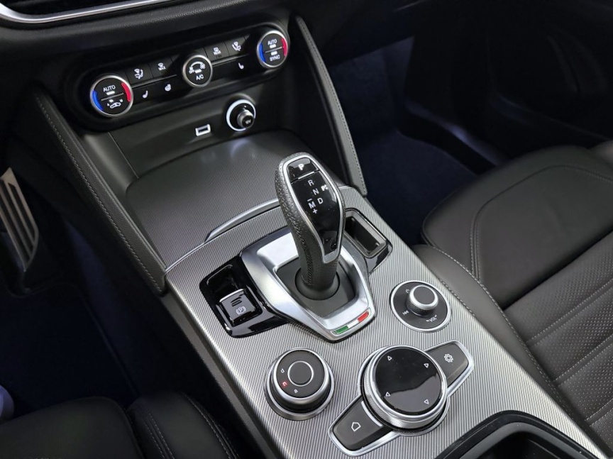 Alfa Romeo Stelvio 2.0T 280k AT8 ZF Q4 4x4 Veloce