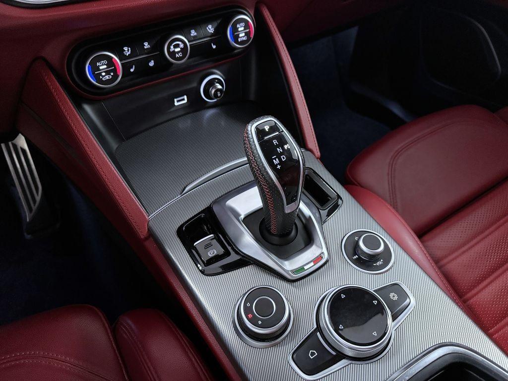 Alfa Romeo Stelvio 2.2 JTD 210k AT8 ZF Q4 4x4 Veloce, reg. 12/2020