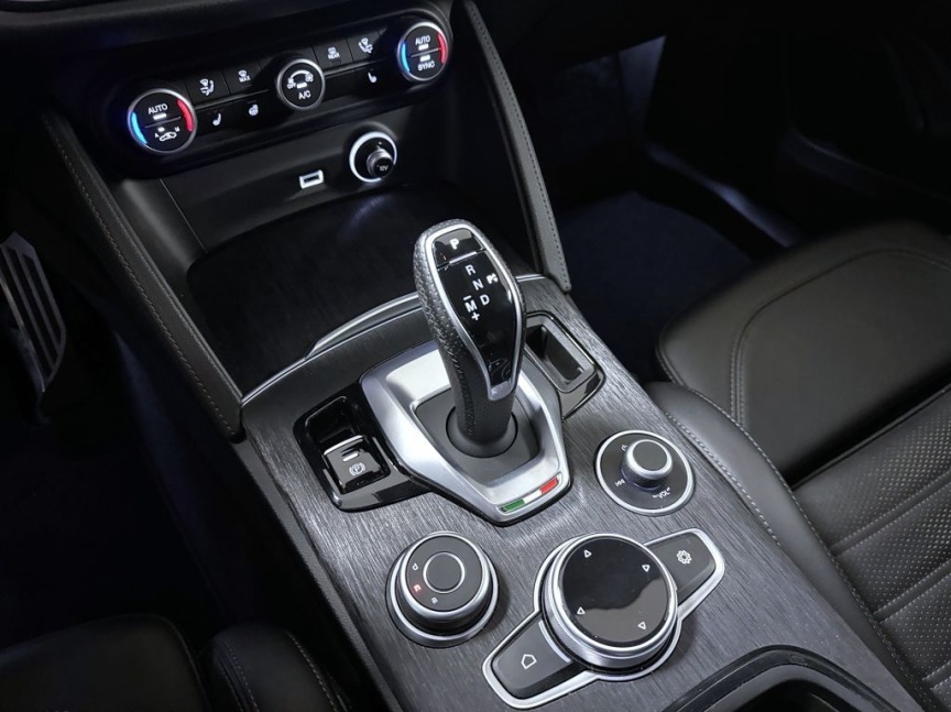 Alfa Romeo Stelvio 2.2 JTDm 210k AT8 ZF Q4 4x4 Sprint (VELOCE PACK)