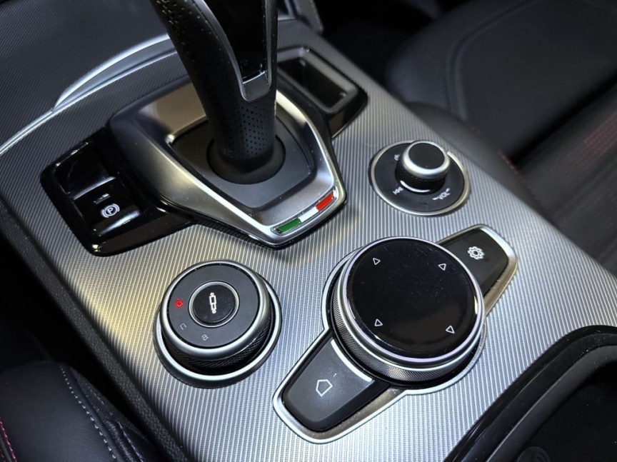 Alfa Romeo Stelvio 2.2 JTDm 210k AT8 ZF Q4 4x4 Tributo