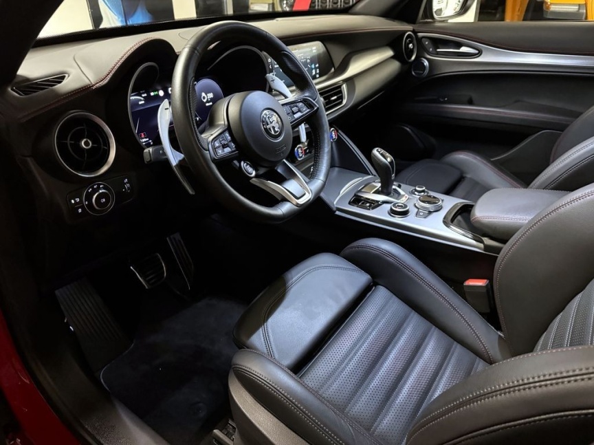 Alfa Romeo Stelvio 2.2 JTDm 210k AT8 ZF Q4 4x4 Tributo