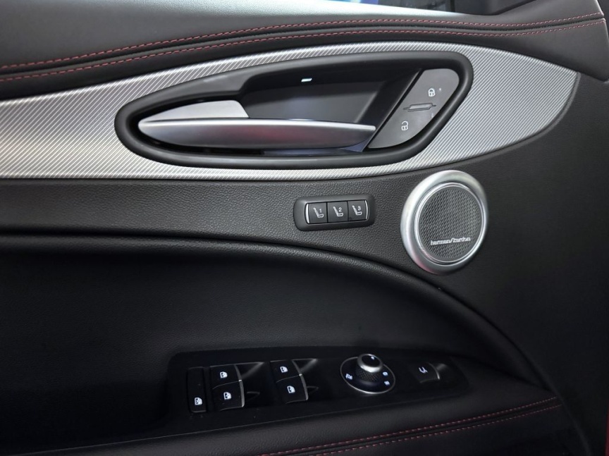 Alfa Romeo Stelvio 2.2 JTDm 210k AT8 ZF Q4 4x4 Tributo