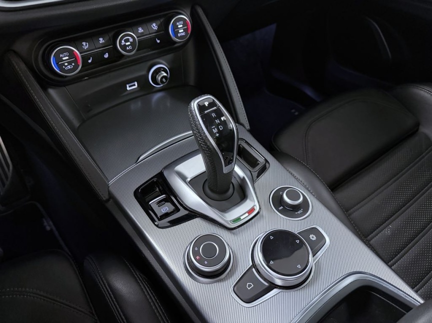 Alfa Romeo Stelvio 2.2 JTDm 210k AT8 ZF Q4 4x4 Veloce