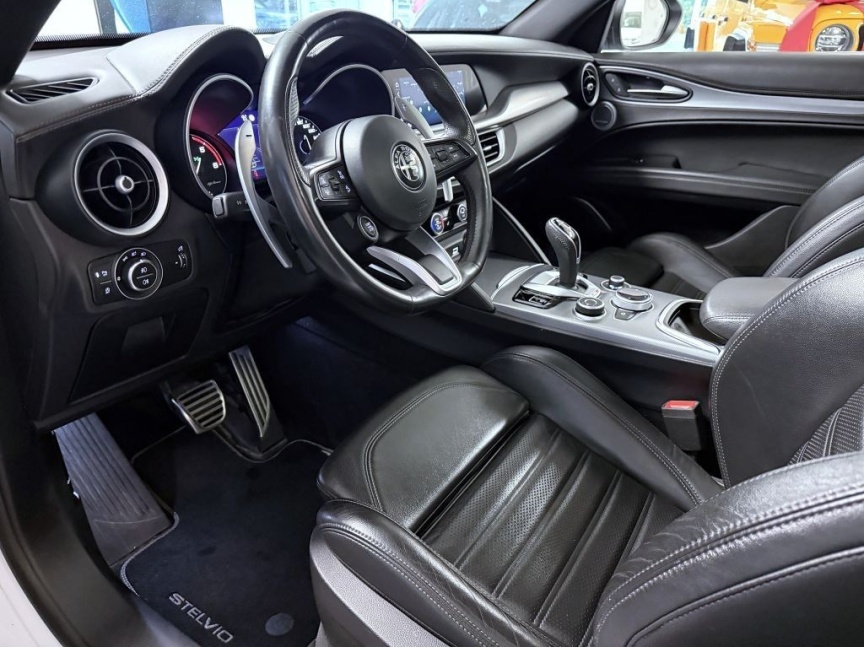 Alfa Romeo Stelvio 2.2 JTDm 210k AT8 ZF Q4 4x4 Veloce