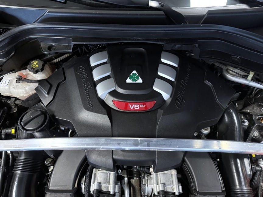 Alfa Romeo Stelvio 2.9 V6 BiTurbo 520k QV Carbon Edition II