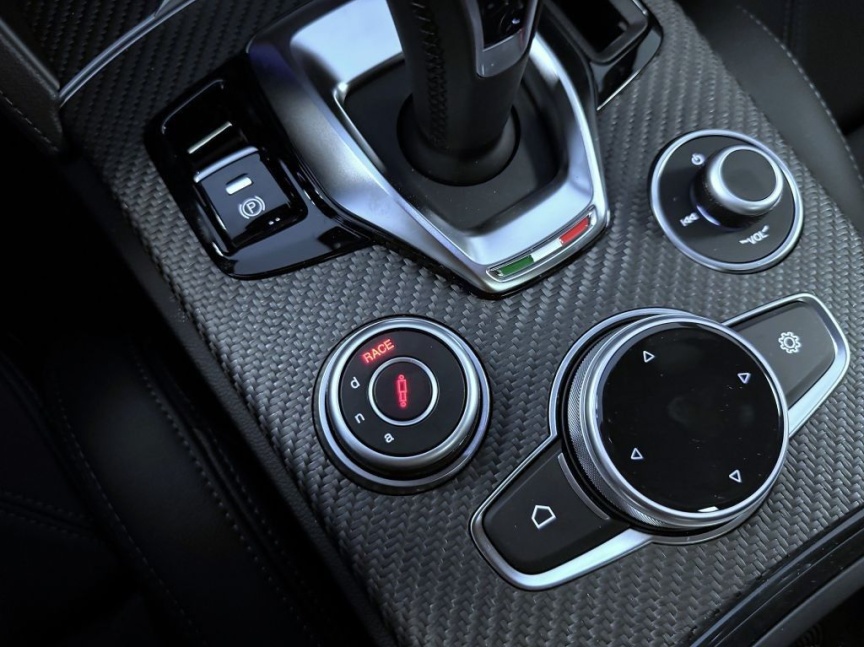 Alfa Romeo Stelvio 2.9 V6 BiTurbo 520k QV Carbon Edition III *700*