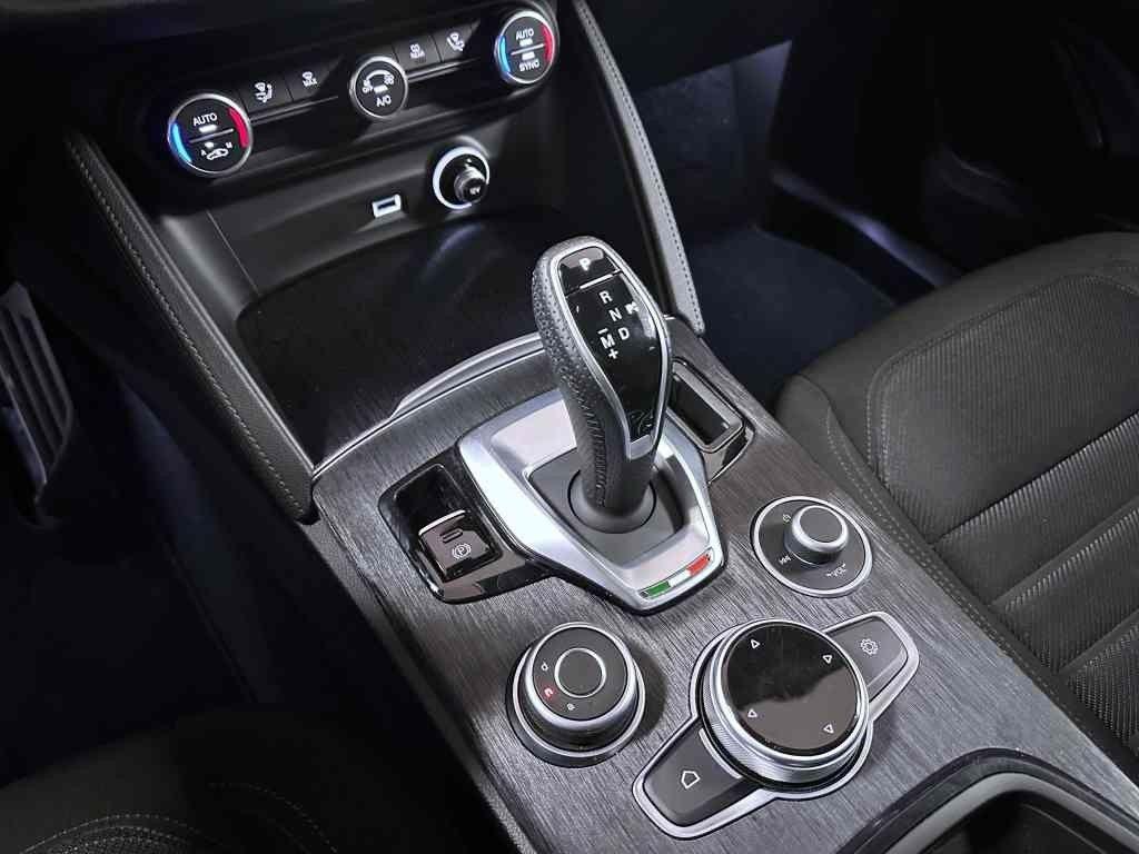 Alfa Romeo Stelvio MY23 2.2 JTDm 210k AT8 ZF Q4 4x4 Super, reg. 03/2023