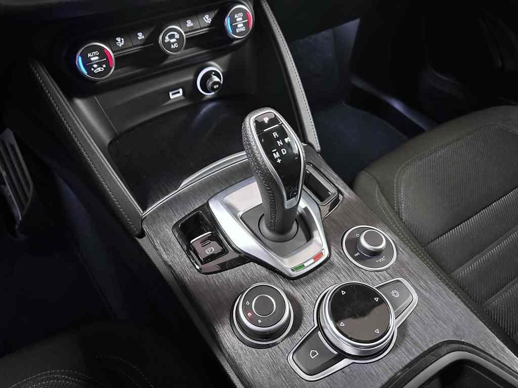 Alfa Romeo Stelvio MY23 2.2 JTDm 210k AT8 ZF Q4 4x4 Super, reg. 03/2023
