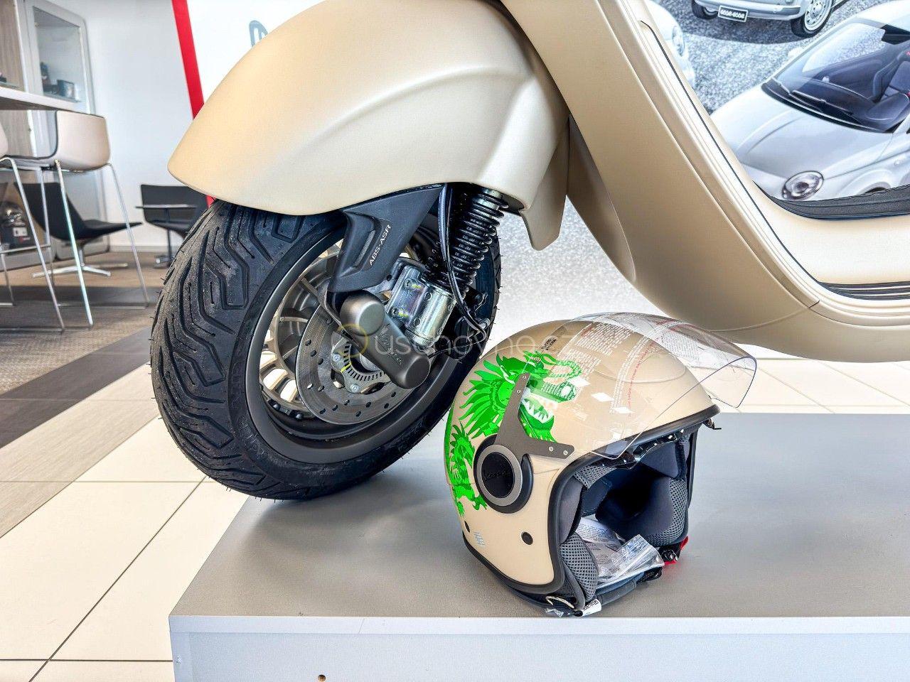 Vespa 946 DRAGON