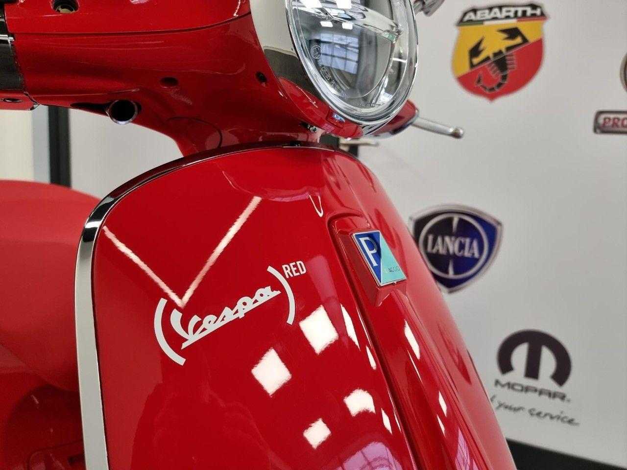 Vespa Primavera 125 e5 "RED"