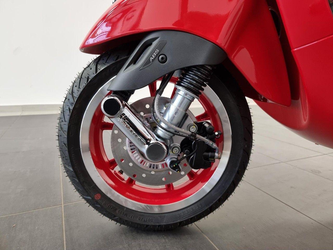 Vespa Primavera 125 e5 "RED"