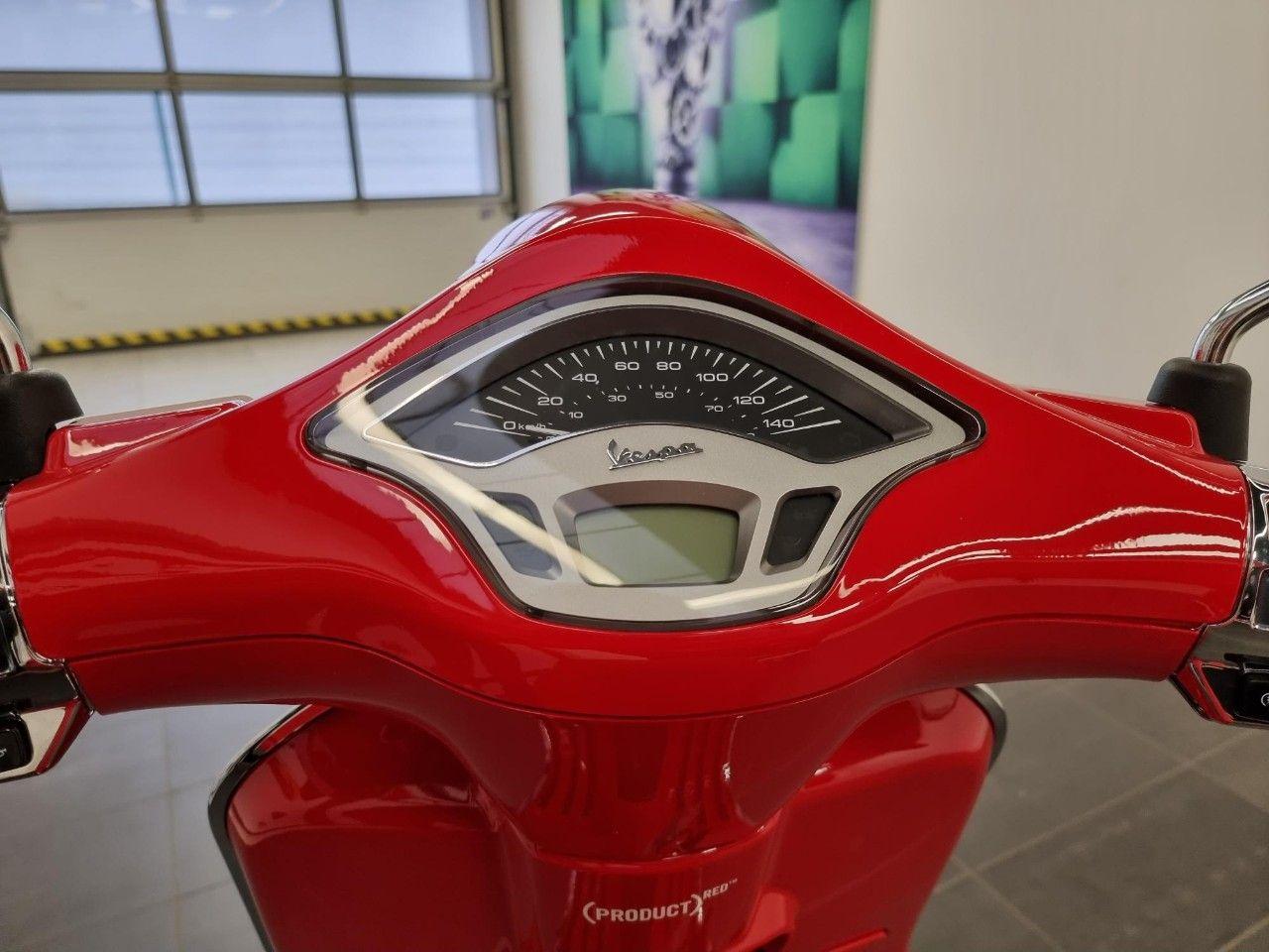 Vespa Primavera 125 e5 "RED"