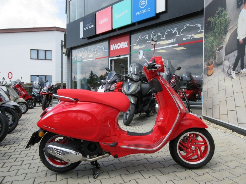 Vespa Primavera 125 "RED" e5+