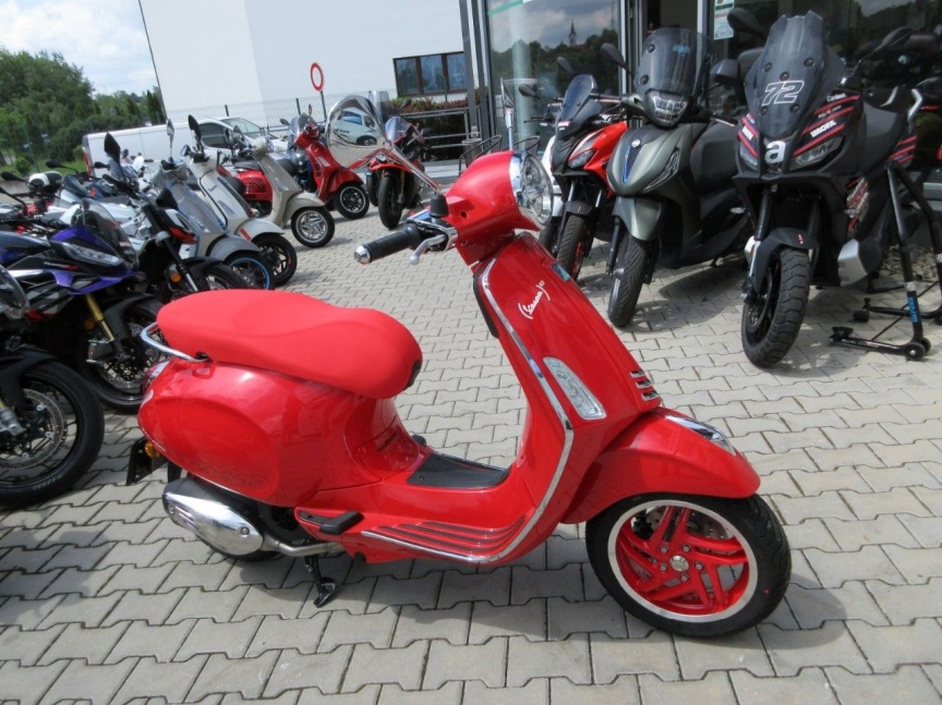 Vespa Primavera 125 "RED" e5+